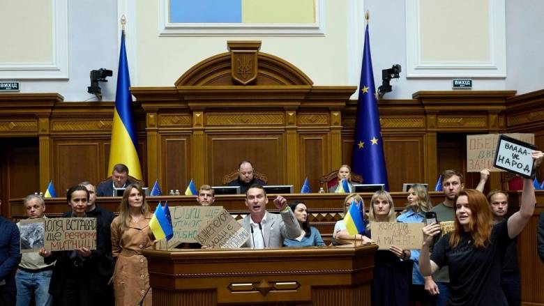 Ουκρανία: Το κοινοβούλιο απέπεμψε τους υπουργούς Δικαιοσύνης και Ενέργειας