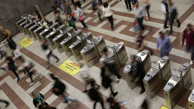 Τέλος τα «διπλοπεράσματα» από τα ακυρωτήρια εισιτηρίων στο μετρό: Σύστημα AI θα ανιχνεύει παραβάσεις