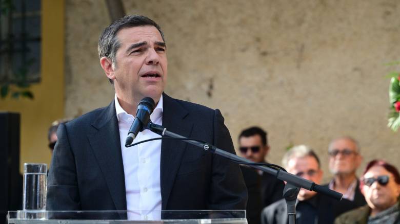 «Αντίο» Τσίπρα στον Φλαμπουράρη: Ούτε μπορούμε ούτε θέλουμε να τον αποχαιρετήσουμε