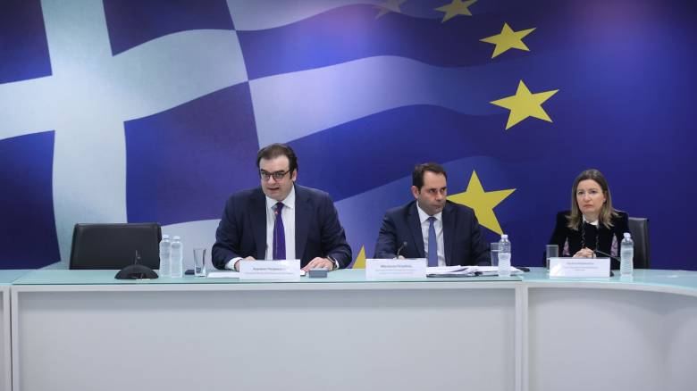 Προϋπολογισμός 2026: Τι είπε ο Πιερρακάκης για χρέος, υγεία, άμυνα και βιομηχανικό ρεύμα