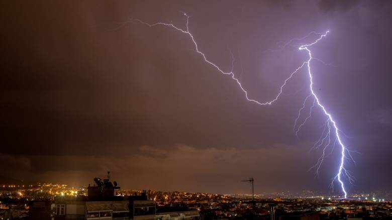 Τι είναι η «γραμμή λαίλαπας» που σαρώνει την Ήπειρο - Έχει πέσει όσο νερό ρίχνει σε δύο μήνες
