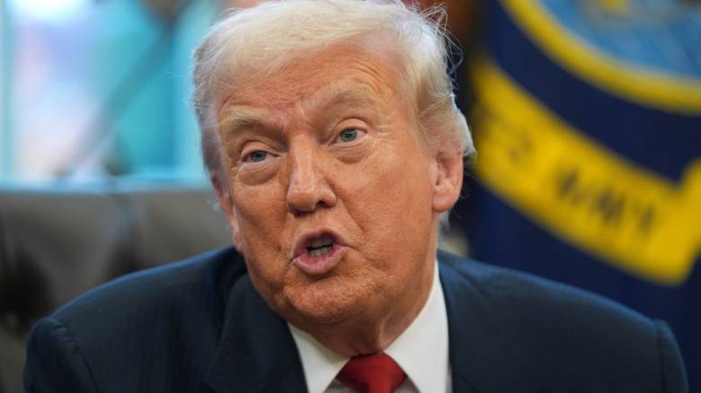 Τραμπ: «Είμαστε κοντά στην ειρήνη, αλλά η έγκριση του Ζελένσκι είναι απαραίτητη»