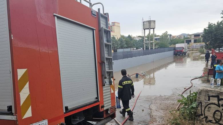 Κακοκαιρία: 367 κλήσεις στην Πυροσβεστική λογω των ισχυρών βροχών σε Ιόνιο και Ήπειρο