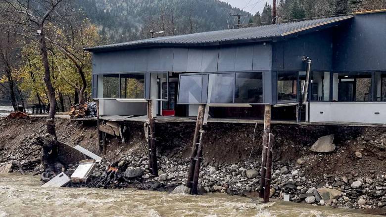 Κακοκαιρία: Βιβλικές καταστροφές σε Ήπειρο και Ιόνιο – Νέο κύμα βροχών απειλεί ξανά τη Δυτική Ελλάδα