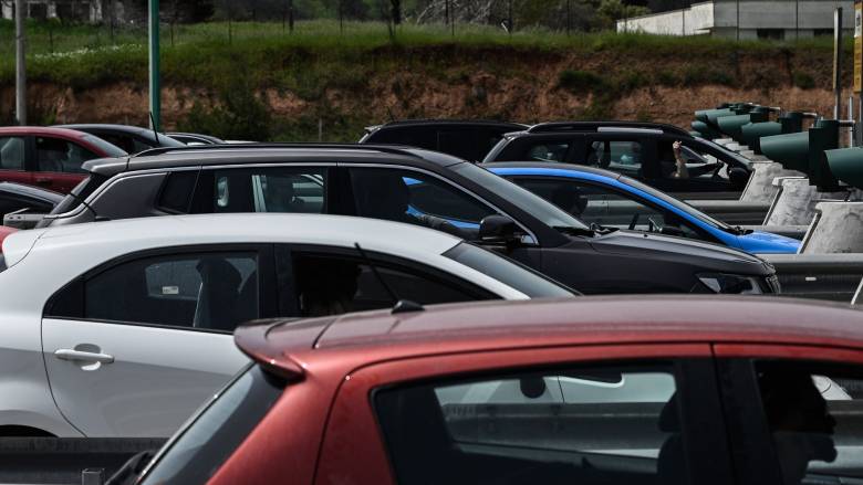 Μποτιλιάρισμα στην κάθοδο του Κηφισού - Ουρά χιλιομέτρων στα διόδια των Αφιδνών