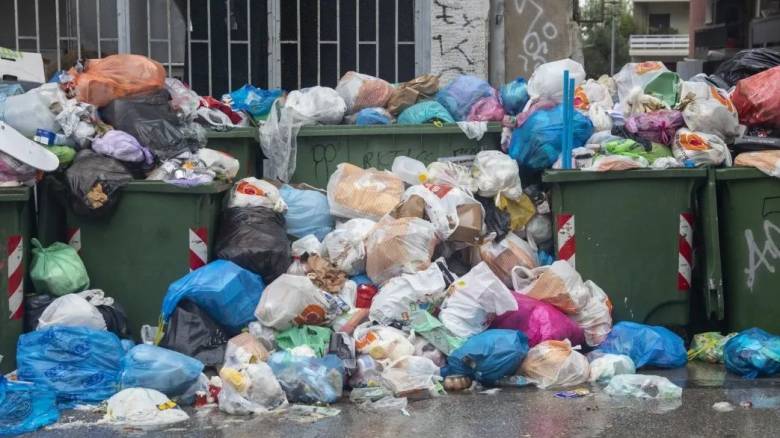 Ασφυκτική η κατάσταση με τα σκουπίδια στου Ζωγράφου - Η ανακοίνωση του Δήμου