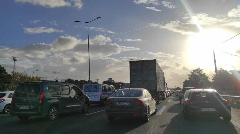 Κυκλοφοριακό χάος στην Αθήνα: Στο «κόκκινο» ο Κηφισός - Πού εντοπίζονται προβλήματα