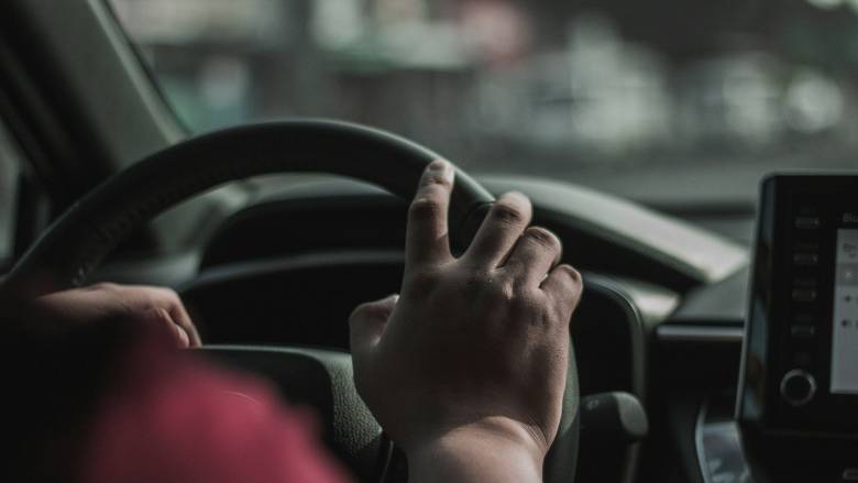 Θεσσαλονίκη: Πήραν αυτοκίνητο για δοκιμαστική οδήγηση και έγιναν «καπνός»