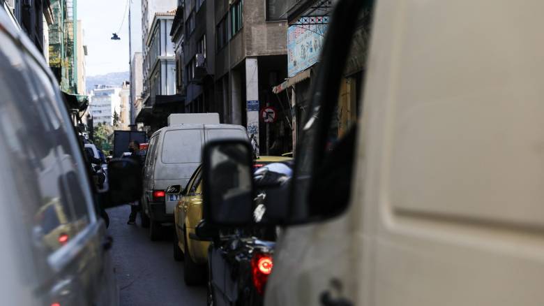 Κίνηση: Στο «κόκκινο» Κηφισός και Κηφισίας - Καθυστερήσεις στην Αττική Οδό