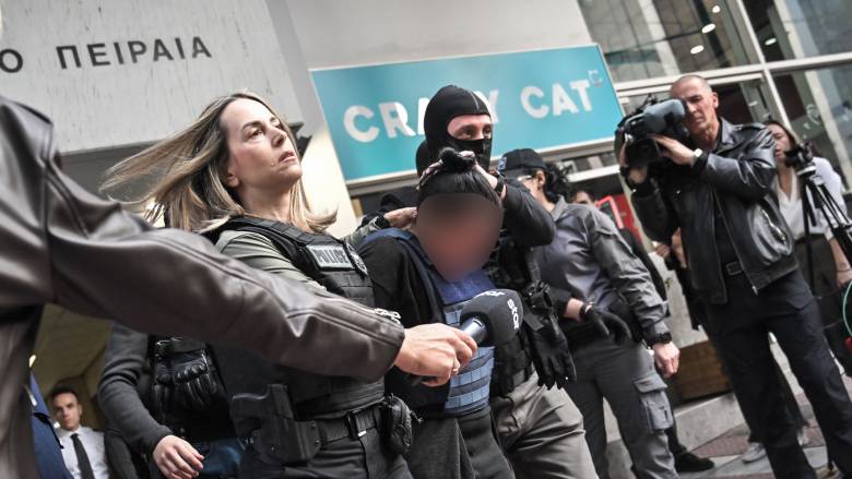 Σαλαμίνα: Προθεσμία για να απολογηθεί πήρε η 46χρονη που σκότωσε την πεθερά της