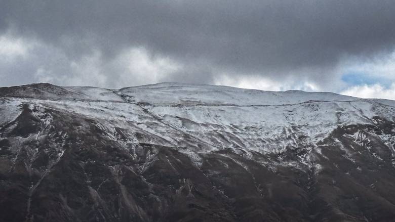 Εντυπωσιακές φωτογραφίες από τις χιονισμένες κορυφές της Ηπείρου