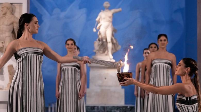 Τελετή Αφής της Ολυμπιακής Φλόγας: Ξεκίνησε το ταξίδι για τους Χειμερινούς Αγώνες 2026