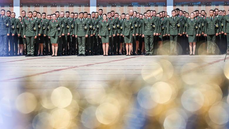 Μέτρα και διοικητικές διευκολύνσεις για το προσωπικό των Ενόπλων Δυνάμεων με απόφαση Δένδια