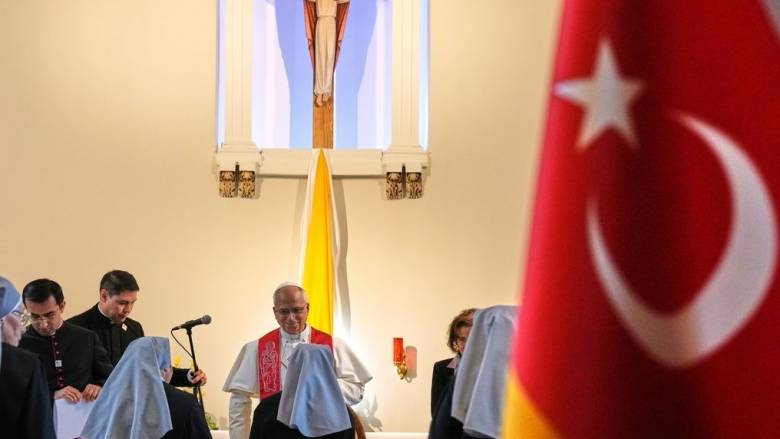 Ο Πάπας Λέοντας επισκέφθηκε τον Καθολικό Καθεδρικό Ναό Αγίου Πνεύματος στην Κωνσταντινούπολη