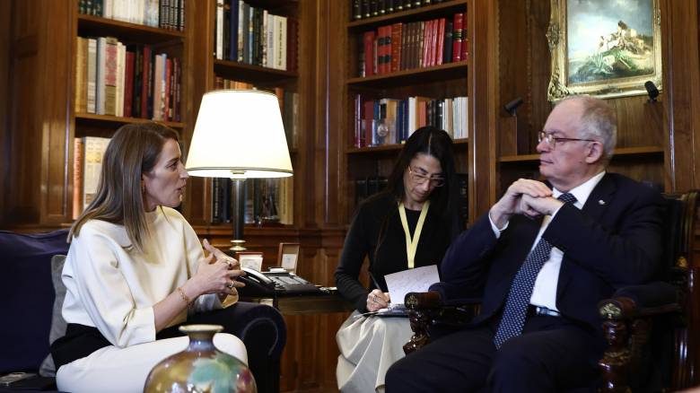 Τασούλας σε Μέτσολα: «Η Ευρώπη αντιμετωπίζει προκλήσεις με την Ουκρανία και την Άμυνα»