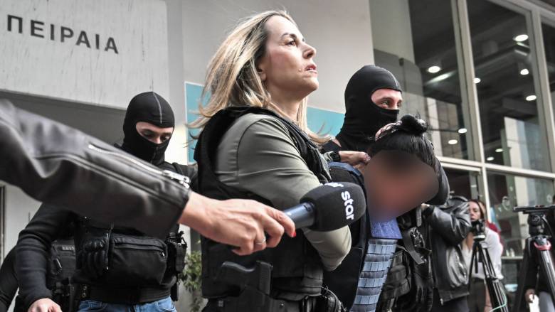 Απολογείται σήμερα η 46χρονη που δολοφόνησε την πεθερά της στη Σαλαμίνα - Την αποδοκίμασαν πολίτες