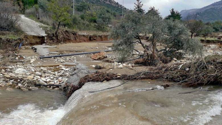 Βιβλική καταστροφή στη Θάσο από την κακοκαιρία Adel: Ξηλώθηκαν δρόμοι και πλημμύρισαν σπίτια