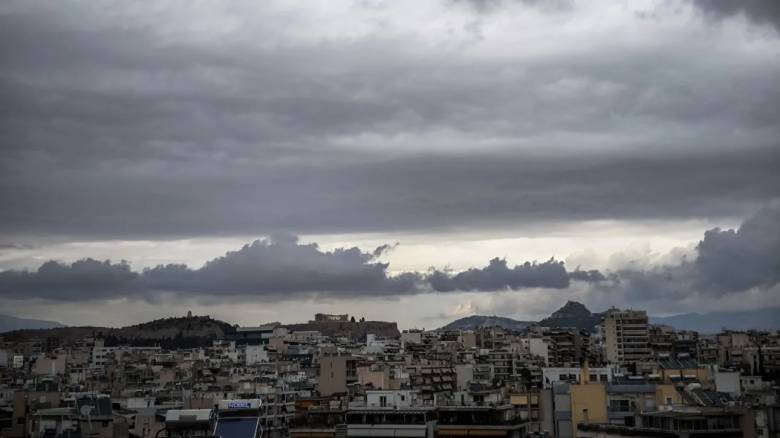 Καιρός: Τοπικές νεφώσεις, βοριάδες και νέα πτώση της θερμοκρασίας