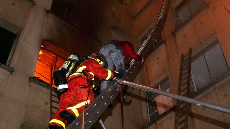 Πυρκαγιά σε τριώροφο κτήριο στη Γαλλία - Πέντε νεκροί και ένας τραυματίας