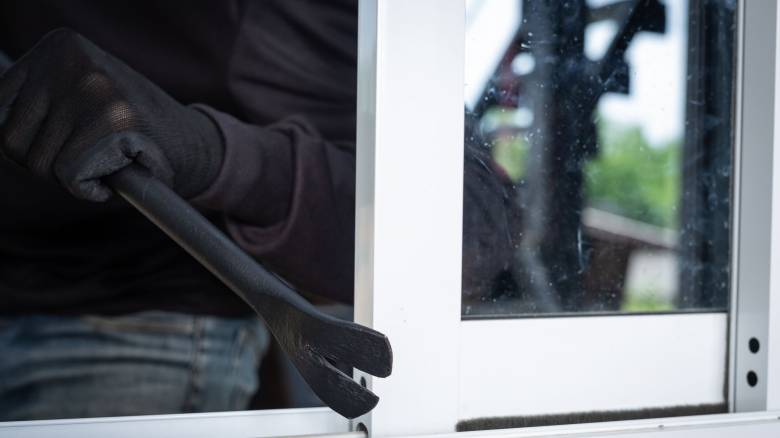 Λάρισα: Θύμα ληστείας επιχειρηματίας και η σύζυγος του στο σπίτι τους - Άρπαξαν χιλιάδες ευρώ