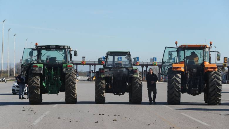 Μπλόκο στα μπλόκα επιχειρεί η κυβέρνηση - Ανυποχώρητοι δηλώνουν οι αγρότες