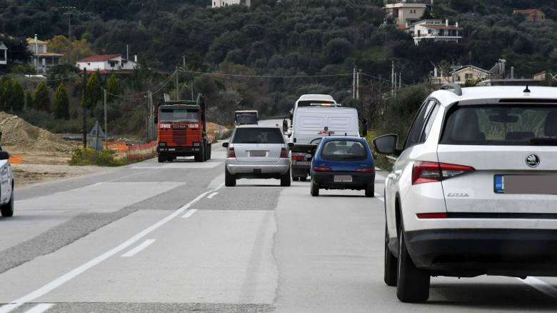 Ηλεία: Άγνωστοι ξήλωσαν ξανά τα κολωνάκια στην Πύργου - Κατακόλου