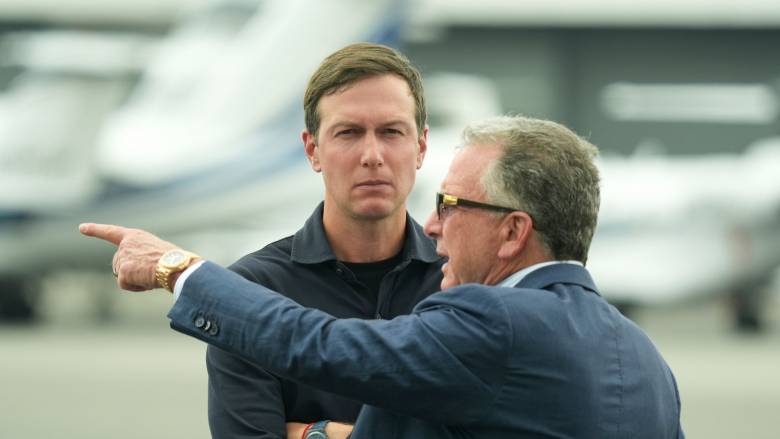 Η βόλτα του Γουίτκοφ και του Κούσνερ στο κέντρο της Μόσχας πριν από τη συνάντηση με τον Πούτιν