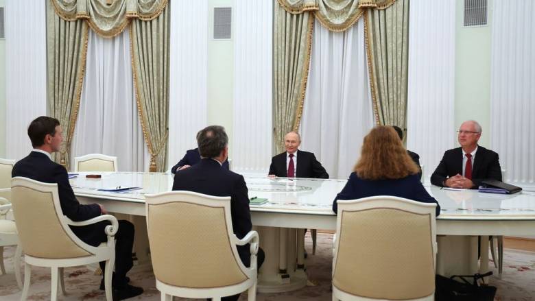 Μαραθώνιες διαπραγματεύσεις στο Κρεμλίνο: Ρωσία, ΗΠΑ και Ευρώπη σε σκληρό μπρα-ντε-φερ για ουκρανικό