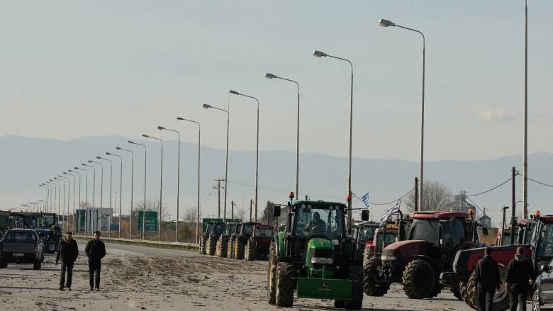 Τσατραφύλλιας προς αγρότες στα μπλόκα: Έρχονται ακραία φαινόμενα, δείξτε προσοχή
