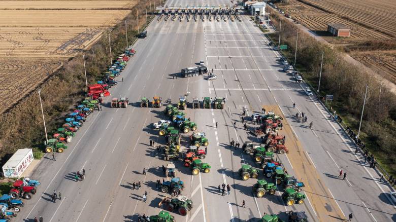 Το σχέδιο του Μαξίμου για «μπλόκο» στις κινητοποιήσεις των αγροτών: Μαστίγιο και καρότο