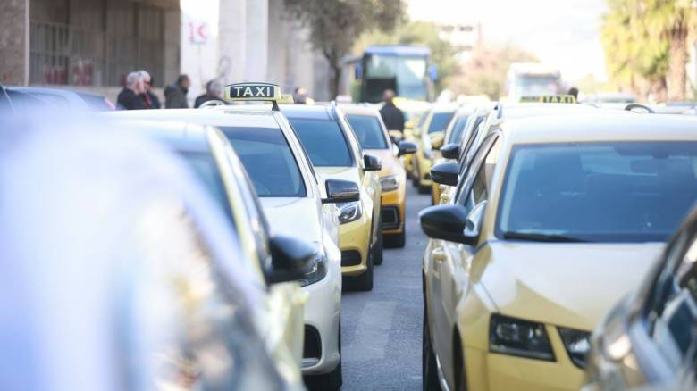 Με κλιμάκωση των κινητοποιήσεων προειδοποιούν οι οδηγοί ταξί