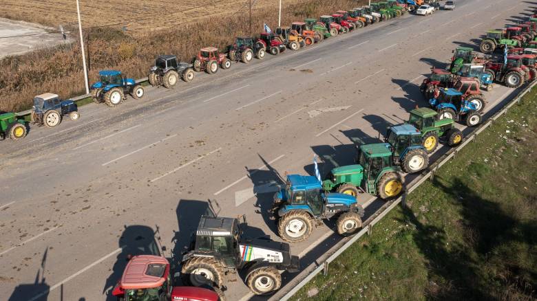 Νέο μπλόκο αγροτών στην Εγνατία - Κλειστό το ρεύμα προς Βέροια