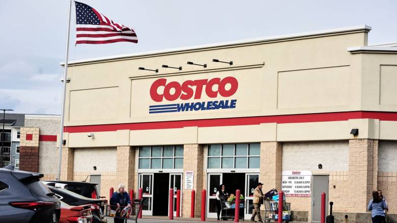 Costco: Τι οδήγησε τον «γίγαντα» του λιανεμπορίου να μηνύσει την κυβέρνηση Τραμπ