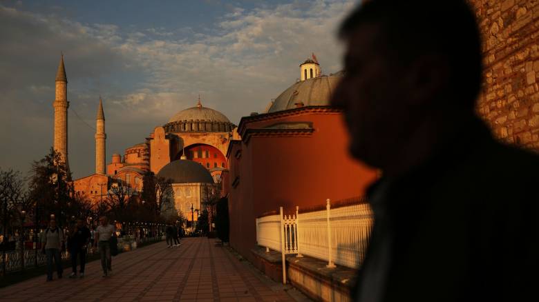 «Η μόνη τεχνικά εφικτή και ασφαλής λύση, ο γερανός στην Αγιά Σοφιά» λέει το επιστημονικό συμβούλιο