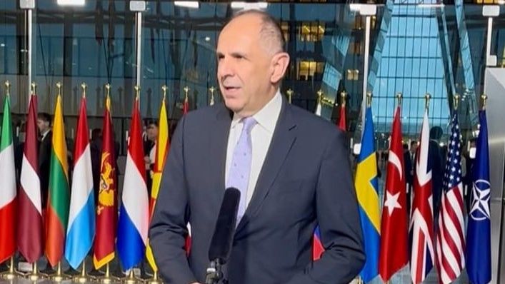 Γεραπετρίτης στην Σύνοδο του ΝΑΤΟ:  «Οφείλουμε να σταθούμε στην Ουκρανία»