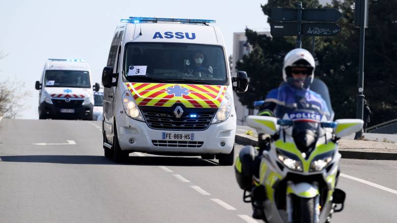 Τραγωδία στη Γαλλία: Νεκροί τρεις νεαροί - Το αυτοκίνητό τους έπεσε σε πισίνα και παγιδεύτηκαν