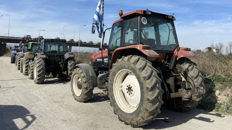 Αγρότες: Άνοιξε το ρεύμα προς Θεσσαλονίκη στα διόδια των Μαλγάρων - Κλειστό προς Αθήνα