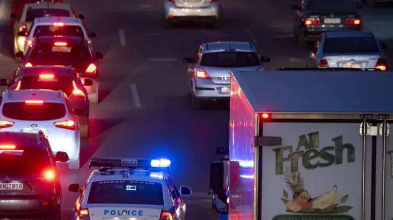 Κυκλοφοριακό χάος στον Κηφισό μετά τη σύγκρουση φορτηγού με αυτοκίνητο - Δύο τραυματίες