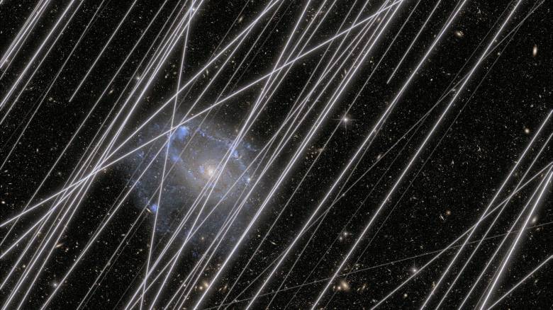 Η φωτορύπανση από δορυφόρους απειλεί τις αστρονομικές παρατηρήσεις - Ραβδώσεις φωτός στο διάστημα