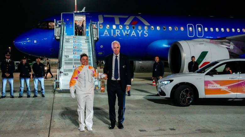 Η Ολυμπιακή Φλόγα έφτασε στη Ρώμη - Aύριο η επίσημη τελετή υποδοχής στο προεδρικό μέγαρο