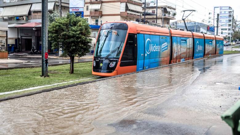 Κακοκαιρία Byron: Εκτός λειτουργίας το Τραμ σε τμήμα της γραμμής Ασκληπιείο Βούλας - Λουτρά Αλίμου
