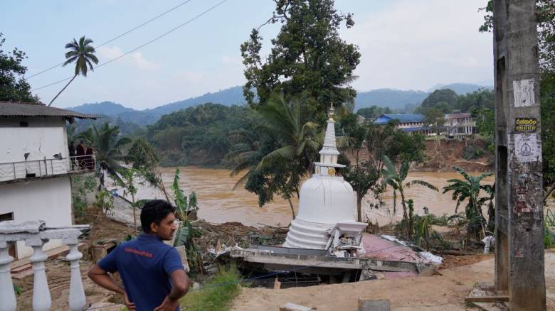 Σρι Λάνκα: Περισσότερους από 600 νεκρούς άφησε πίσω του ο κυκλώνας Ντίτβα