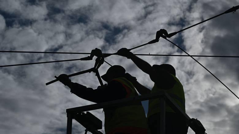 Ο Πειραιάς αποχαιρετά τα καλώδια των τρόλεϊ - Αλλαγή εποχής για τα μέσα μεταφοράς στην Αθήνα