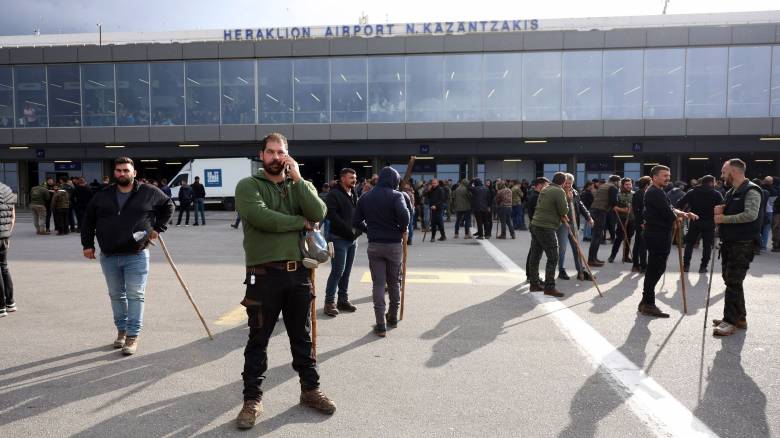 Αγρότες: Κλειστό το αεροδρόμιο Ηρακλείου, κανονικά οι πτήσεις στα Χανιά - Κρίσιμες αποφάσεις σήμερα