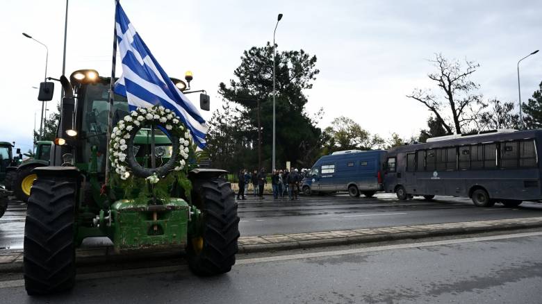 Αγρότες: Κλειστή μία έξοδος προς το «Μακεδονία» - Μόνο μέσω Ν. Ρυσίου η μετάβαση στο αεροδρόμιο