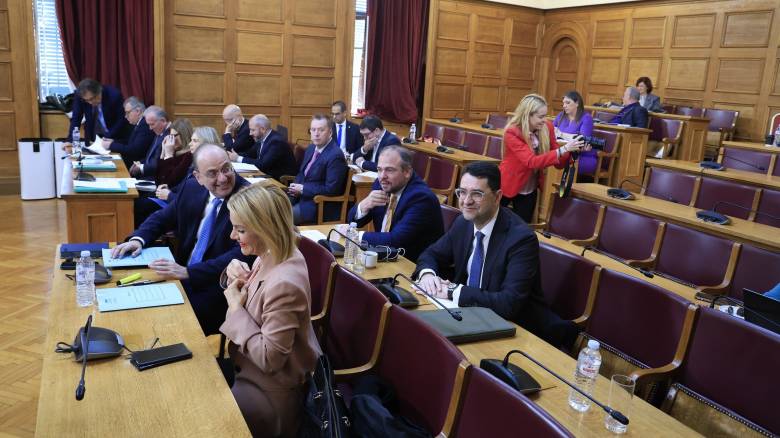 Στον Εισαγγελέα στέλνει η ΝΔ τον «Φραπέ» –  Δεν απάντησε σε ερωτήσεις στην εξεταστική