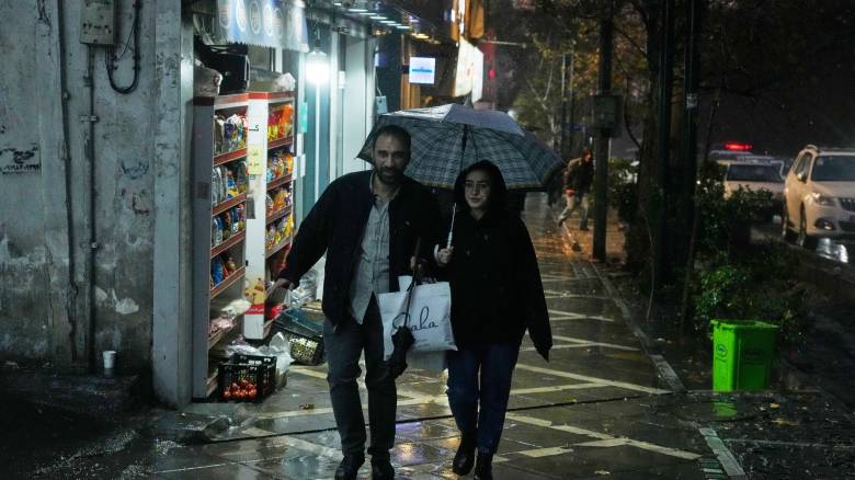 Ξηρασία στο Ιράν: Έφτασαν οι πρώτες βροχές - «Ο αέρας είναι πιο καθαρός» δηλώνουν οι πολίτες