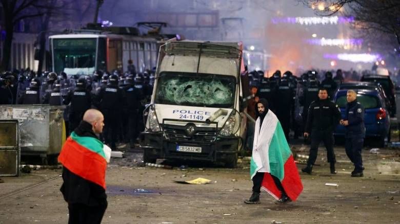 Παραιτήθηκε η κυβέρνηση στη Βουλγαρία μετά από εβδομάδες διαδηλώσεων