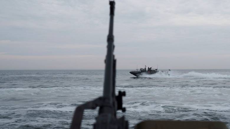 Η στιγμή της επίθεσης σε τουρκικό πλοίο σε λιμάνι της Οδησσού