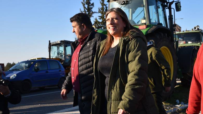 Κωνσταντοπούλου από τα μπλόκα: Οι αγρότες δεν ενέδωσαν στην «κοροϊδία του πρωθυπουργού»